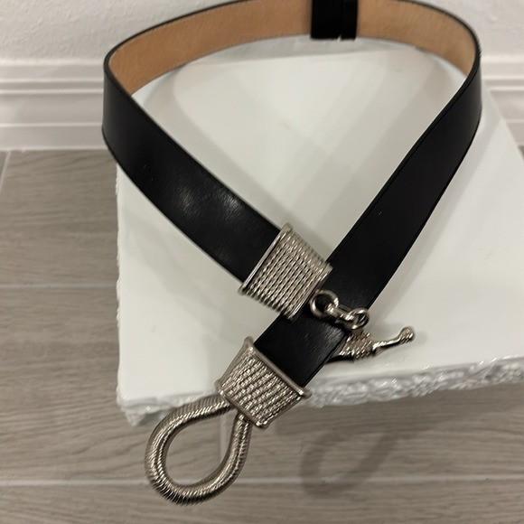 Black Belt with Silver Buckle Unique Toggle Closure Belt Fashion Accessory - Picture 16 of 16
